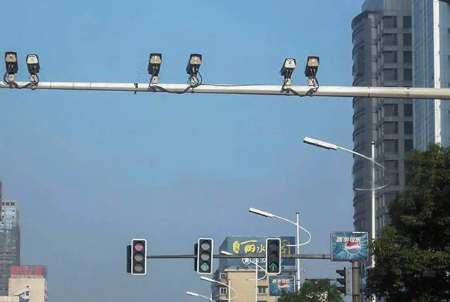 电子警察杆